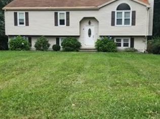 186 Rachel Dr, Taunton, MA 02780