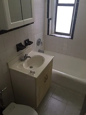 Rented by PMG Real Estate  | media 10