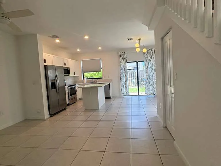 11852 SW 245th Ter — Photo 3