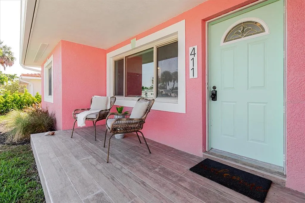3 bed, 2.0 bath, 1352 sqft, $6,000 — Photo 3