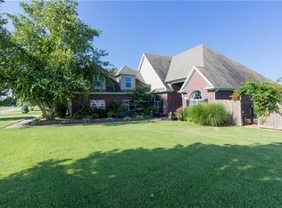 221 Ohara Ln, Springdale, AR 72762