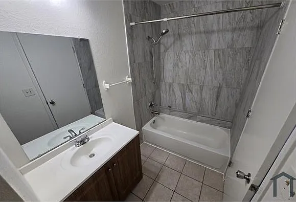 4300 N Lamont St — Photo 7