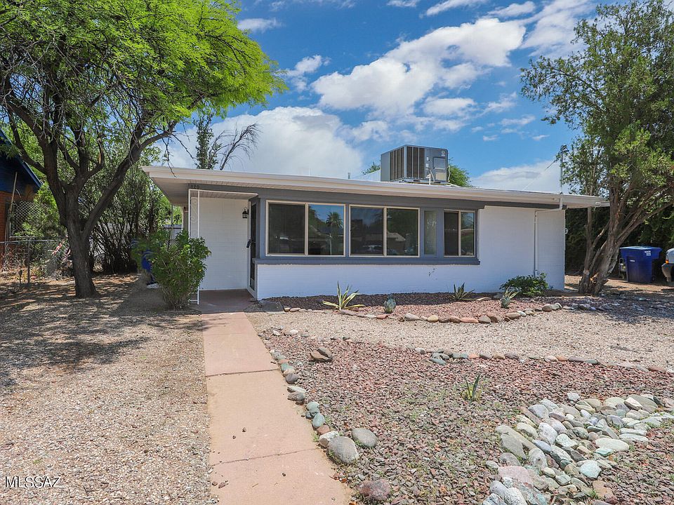 1st image of 820 N Desert Ave