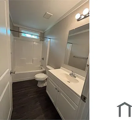 3226 Elgin St — Photo 6