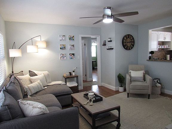 3rd image of 3110 Knollwood Cir