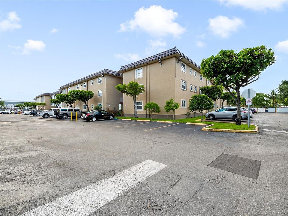1st image of 4655 Palm Ave APT 332