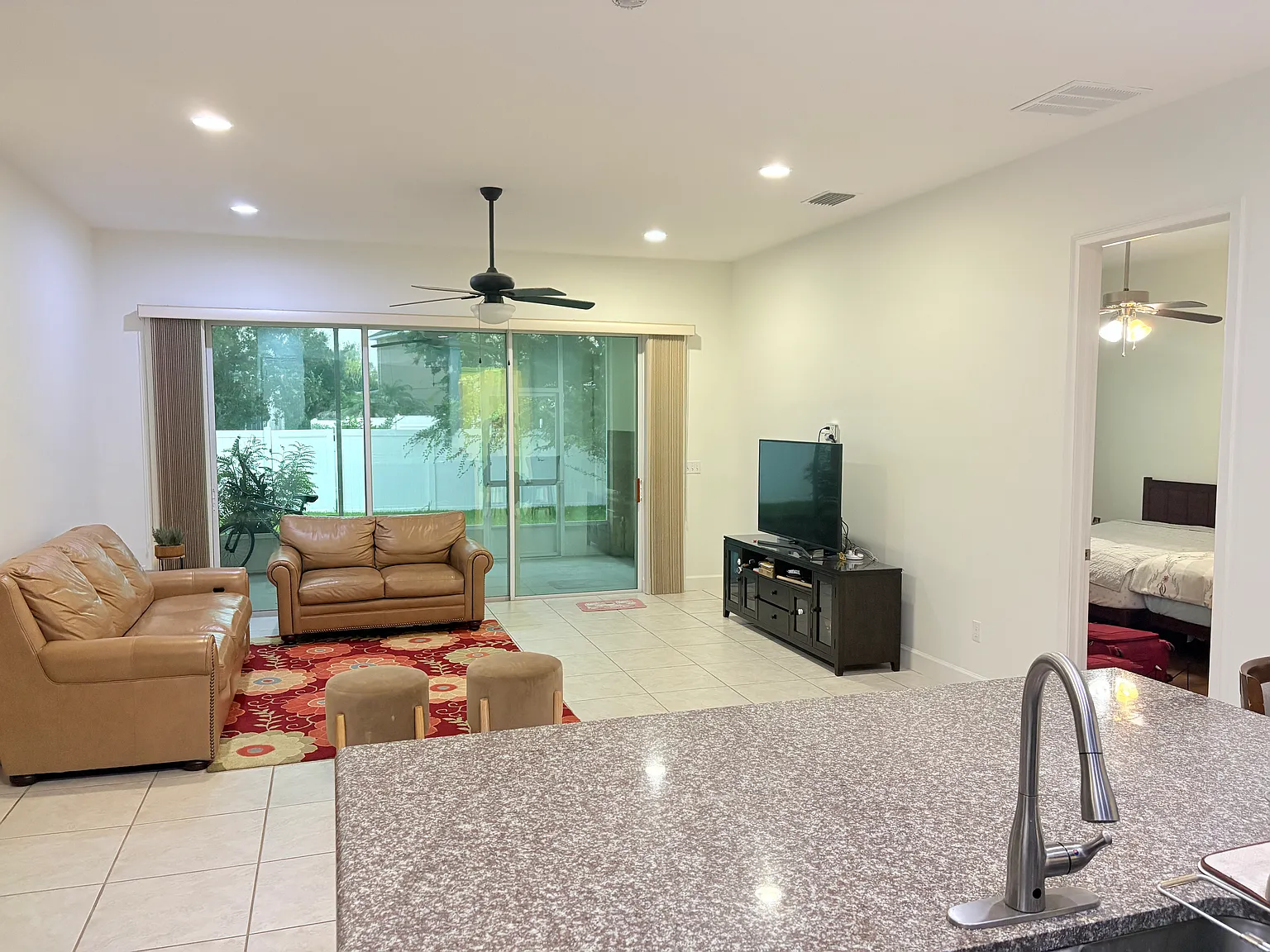 4 bed, 2090 sqft, $2,550 — Photo 2