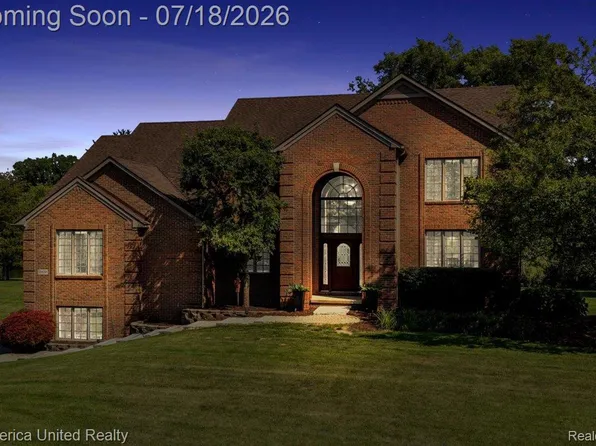 9438 Deer Creek Ct, Brighton, MI 48114