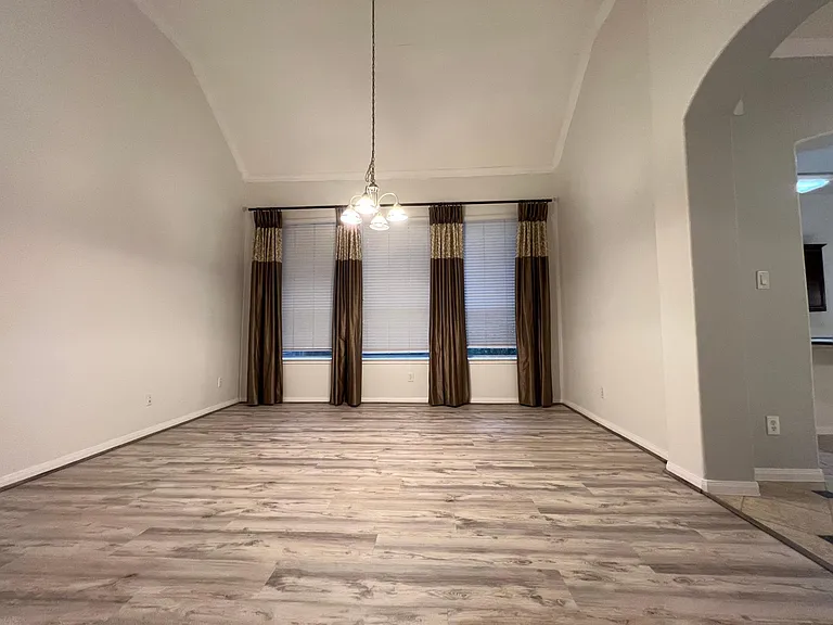 2502 N Yorkchase Ln — Photo 17