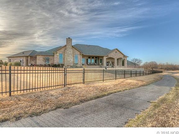 5th image of 804 Stone Creek Ct
