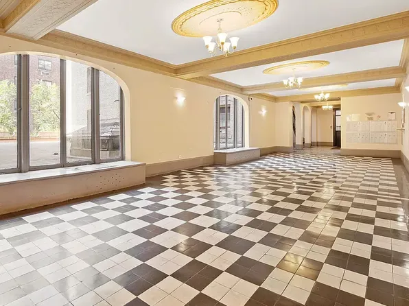 1100 Grand Concourse image 9 of 9