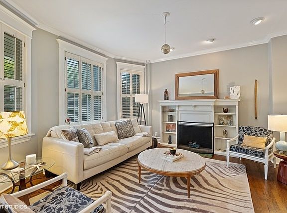 5th image of 4422 N Francisco Ave