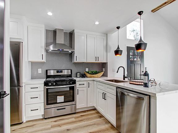 3rd image of 6372 Yarmouth Ave