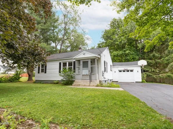 35 Beverly St, Dalton, MA 01226