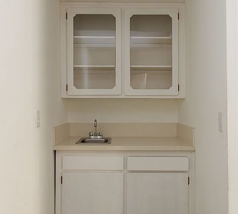 5th image of 912 Hilldale Ave #2