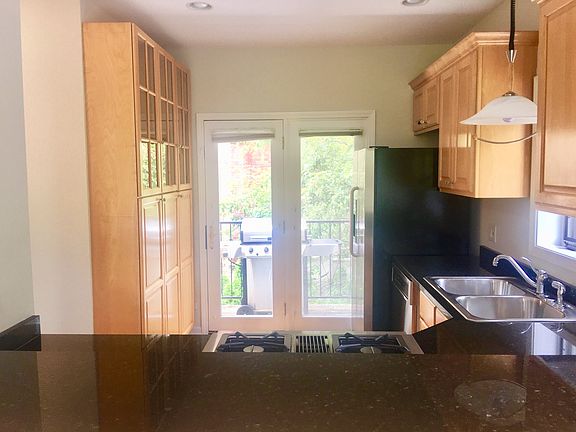 4th image of 919 W Leland Ave APT A