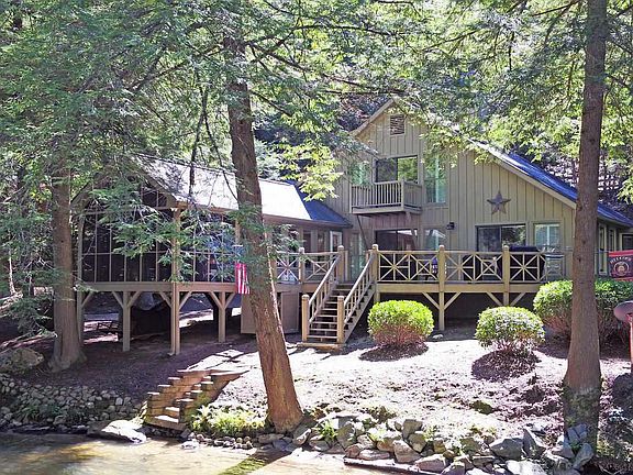 3rd image of 275 Blackberry Falls Ln