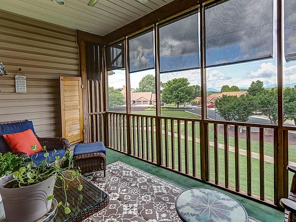 3rd image of 1488 Valley Vista Ln