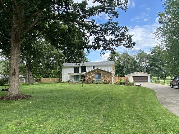2nd image of 150 S Lakeview Dr