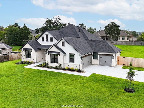2nd image of 3273 Rose Hill Ln