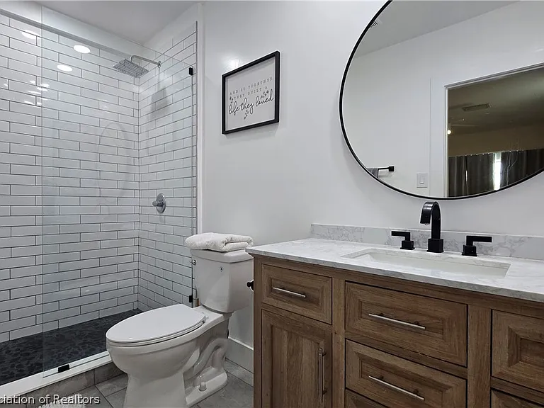 639 Killarney Dr — Photo 17