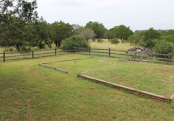 4th image of 1606 White Tail