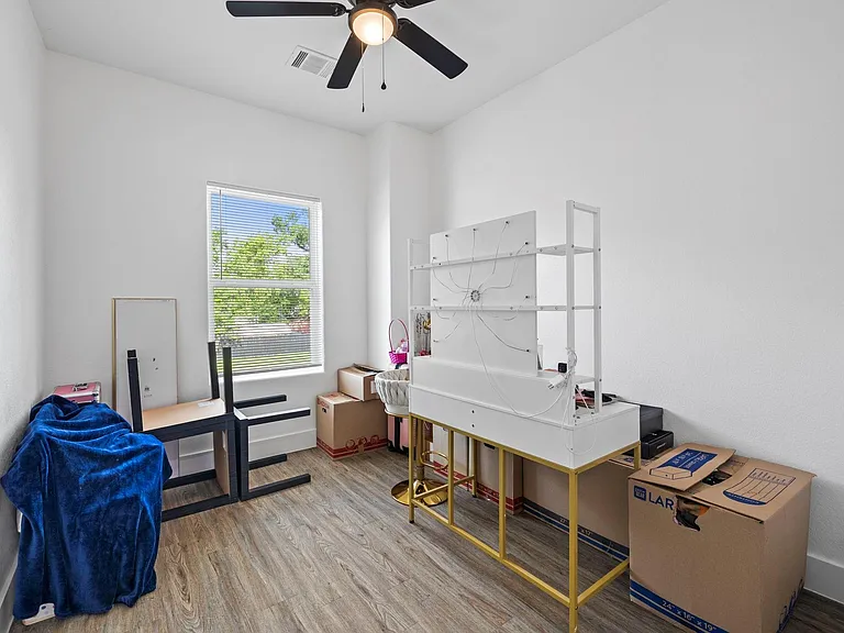 1621 Wellington St #B — Photo 7