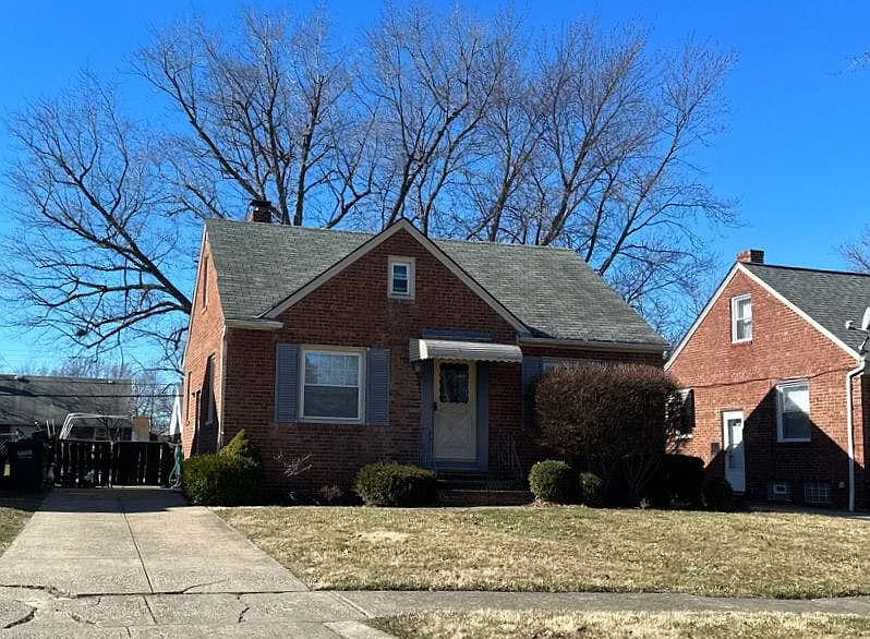 310 E 246th St photo 1