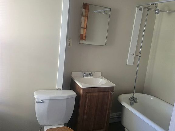 5th image of 372 Amherst St Unit 2