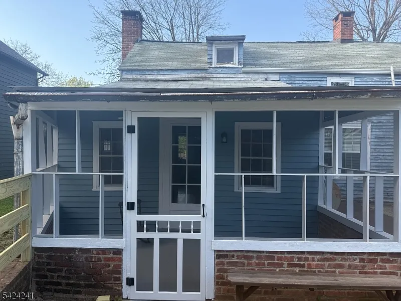 7 James St