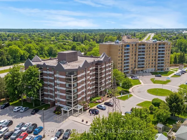 8 Christopher Ct #603, Guelph, ON N1G 4N7