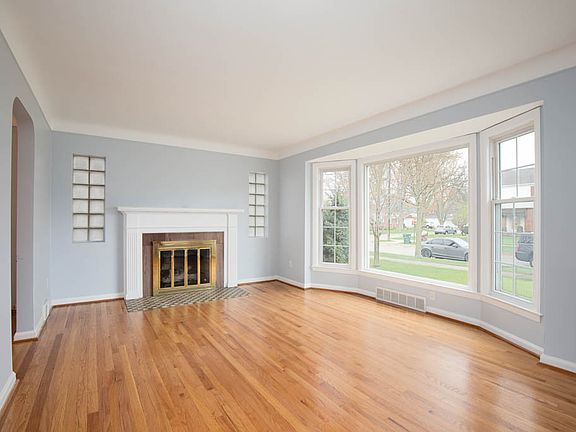 2nd image of 2073 Country Club Dr