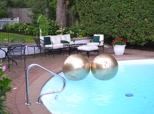 855 Thornwood Ln, Glenview, IL 60025