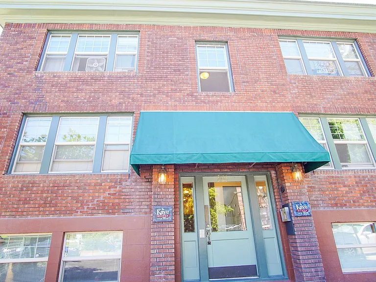 2136 NW Johnson St #204 — Photo 9