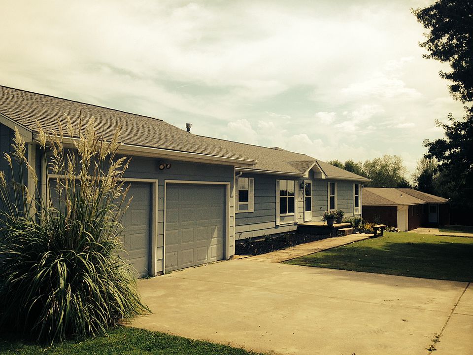 1st image of 204 N East St