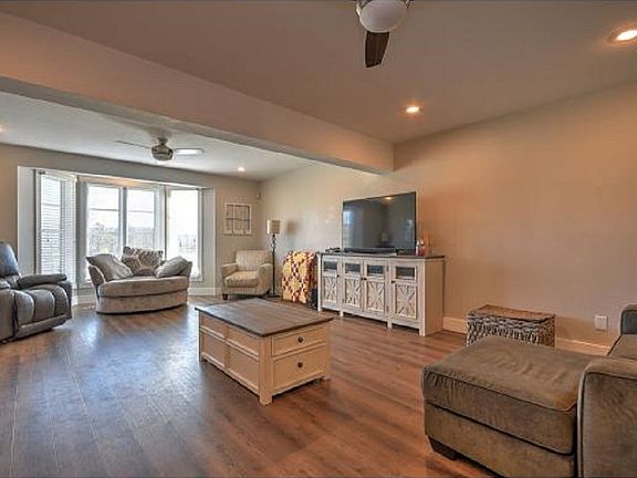 3rd image of 348 Kinser Park Ln