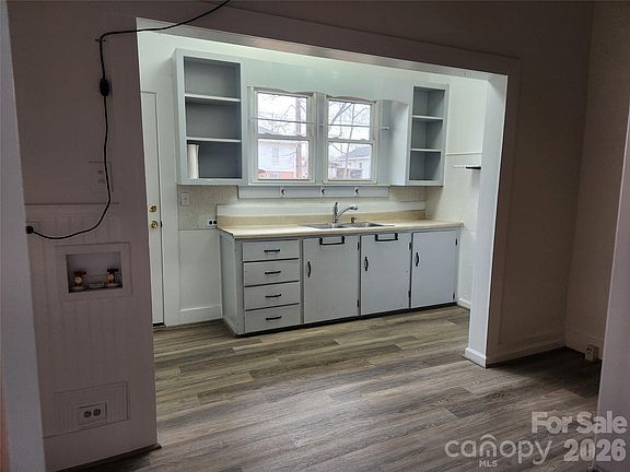 4th image of 104 1st Ave