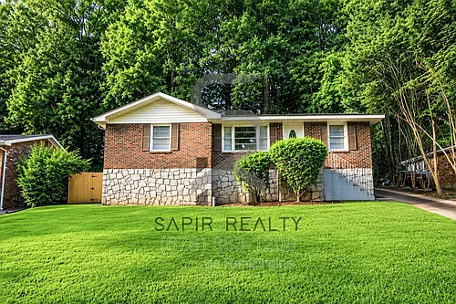 904 Scott Cir Photo 1