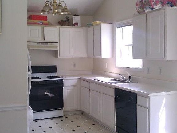 3rd image of 2203 Gwinn Dr