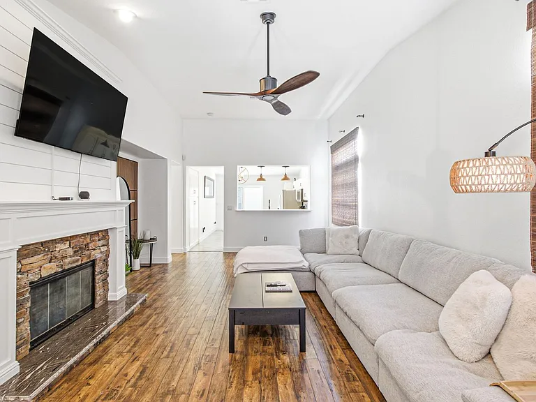 1876 Mesquite Canyon Dr — Photo 3