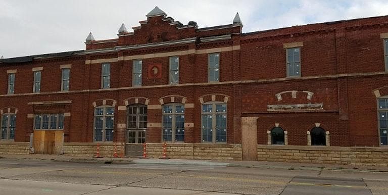2nd image of 2219 South Ave