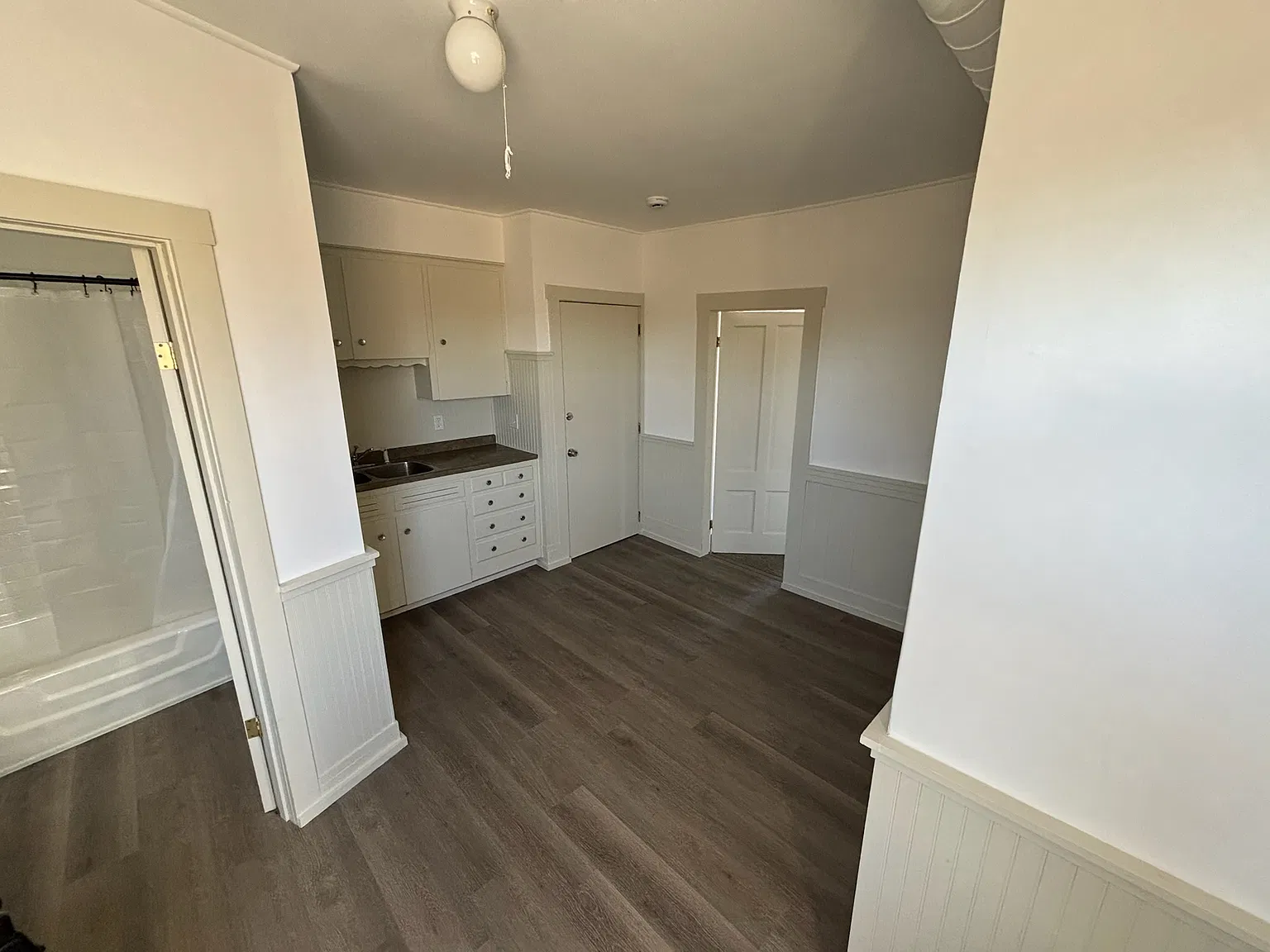 2 bed, 890 sqft, $1,900 — Photo 3