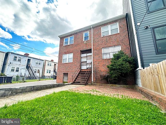 2nd image of 1274 Meigs Pl NE