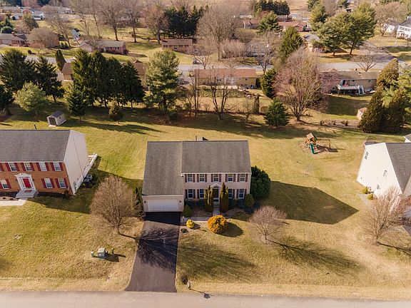 4th image of 13842 Emerson Dr