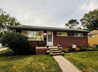 318 Royal Park Ln, Madison Heights, MI 48071
