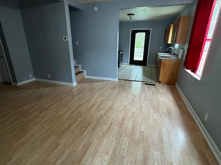 1251 Lafayette Ave NE — Photo 4