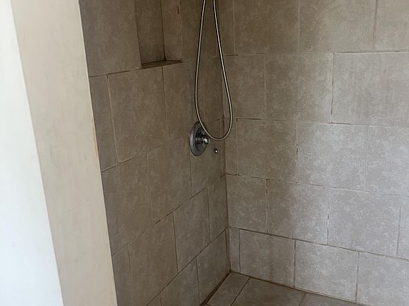 5th image of 3055 N Pershing Ave