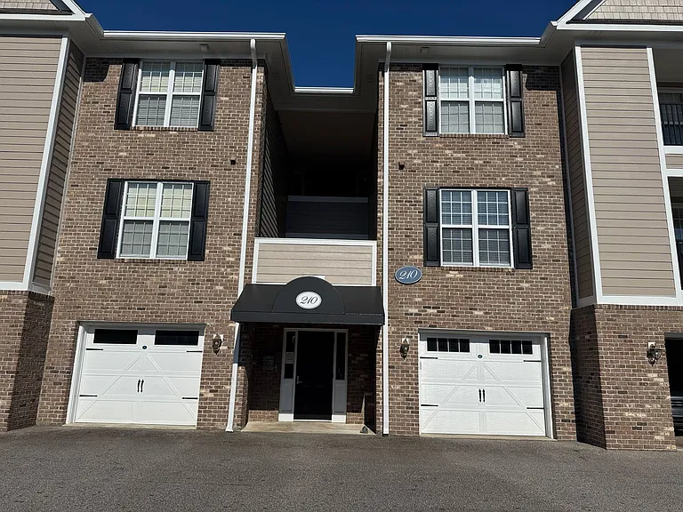 210 Fountainhead Ln #203 — Photo 2