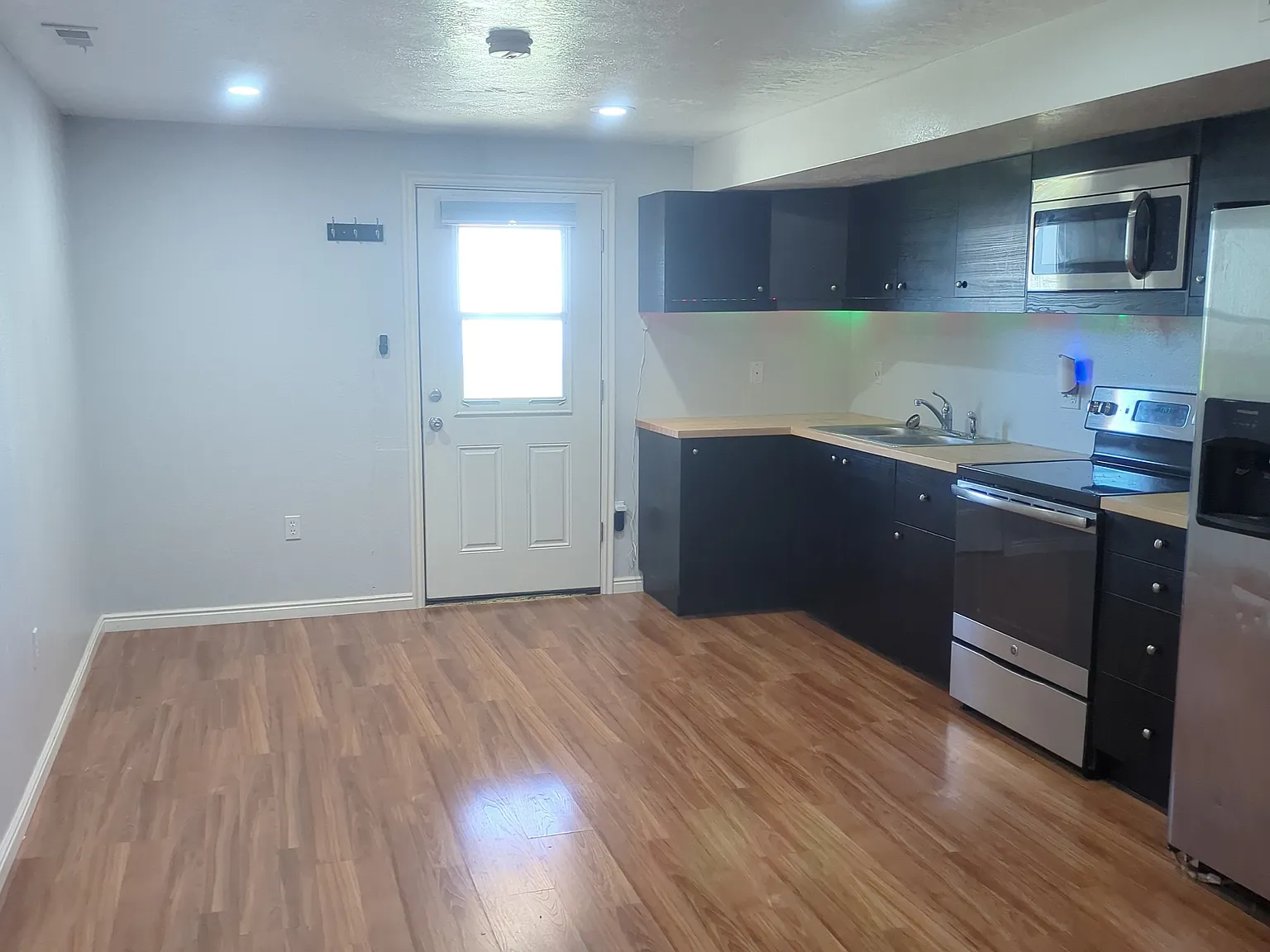 2 bed, 900 sqft, $1,250 — Photo 3