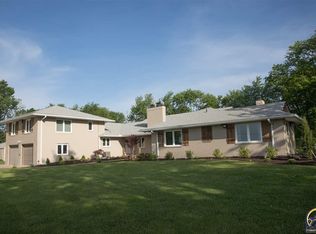 2855 SW Fairway Dr, Topeka, KS 66611